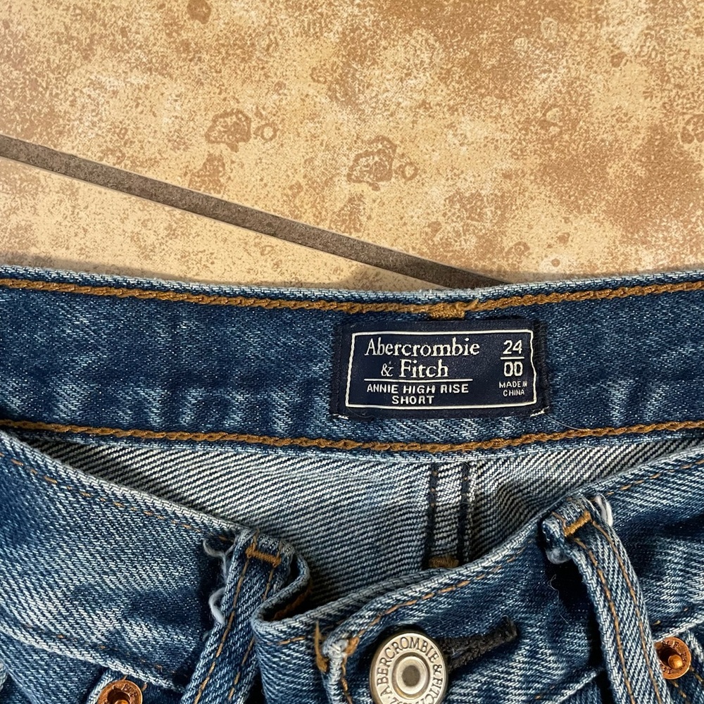A&F High Rise Cutoff Shorts - Picture 3 of 4